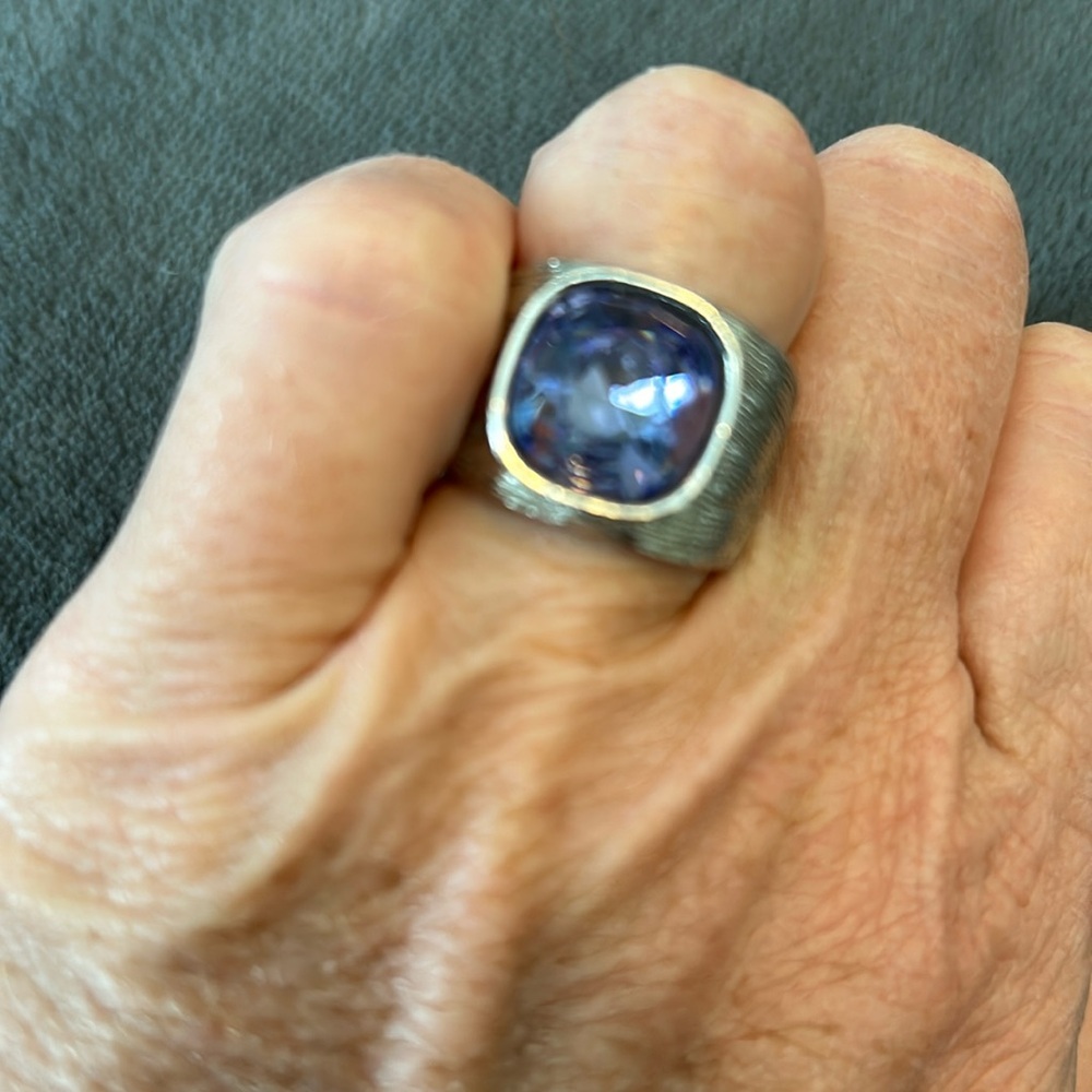 Silver brushed ring with large stone 7.5